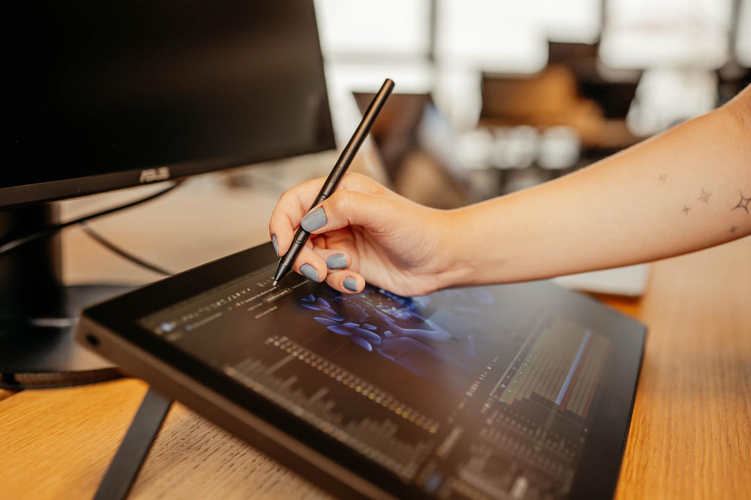 Wacom Cintiq 16 drawing display