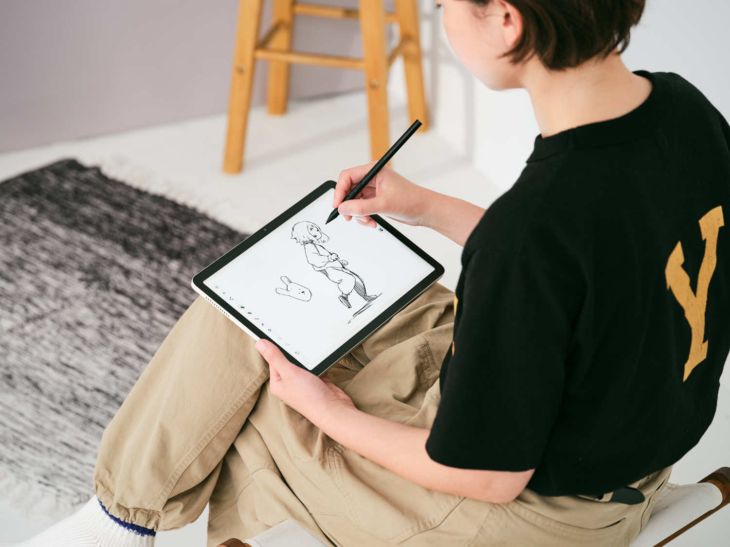 Wacm MovinkPad 11 and person drawing